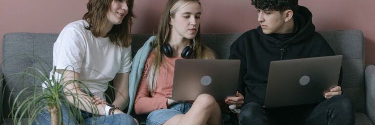 Genç Nesil ve Kültürel Dönüşüm: Değerler Nasıl Değişiyor?